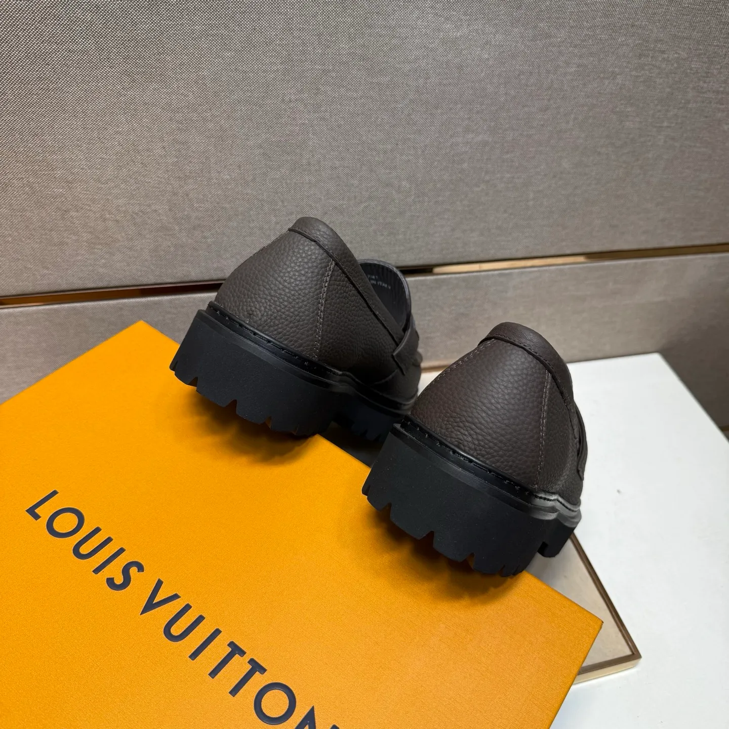 Men's men's shoes 💰pp620【Lv～】Men's casual leather shoes 2025z cabinet sales simultaneously 🔶Size: 39-44 #️⃣ 🔷3 colors🔜The upper is made of cowhide stitching ➕Cowhide lining, comfortable and breathable, sole: original comfortable and wear-resistant outsole, ⚠️real thing📱photographed🎬real thing is better📢📢📢